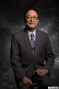 香港戏剧大师钟景辉去世，曾是周润发的伯乐!